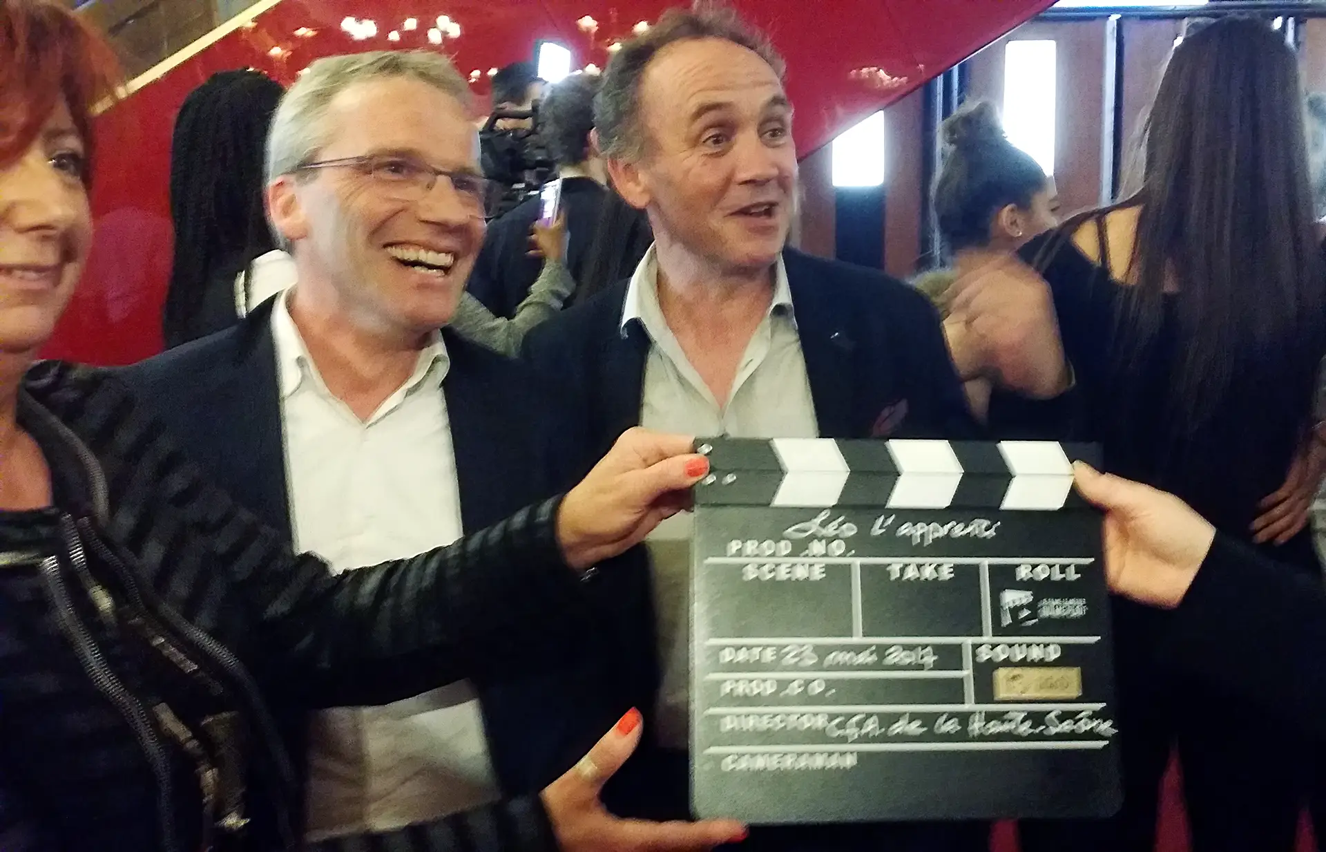 Le directeur du CFA et le formateur de Léo avec le Clap d'Or au Grand Rex de Paris